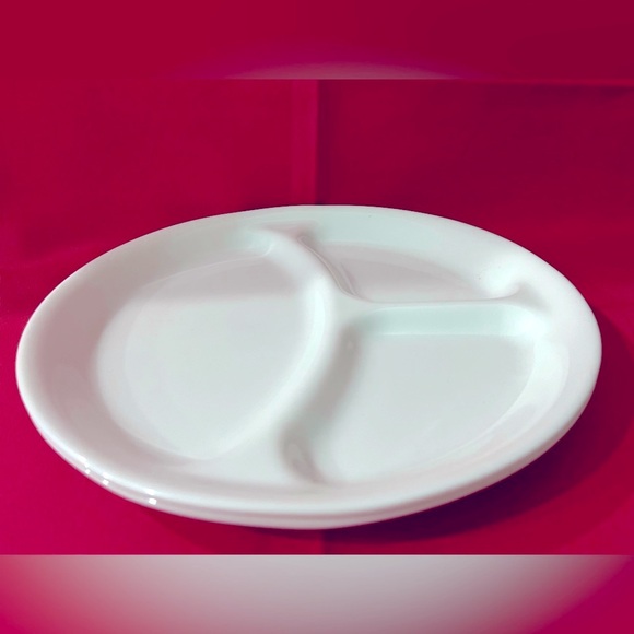 2 Corelle Livingware Winter Frost White Divided Dinner Plate set - Picture 1 of 3
